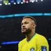 Non può giocare, ma si rivede Neymar in campo ad un Mondiale: il prepartita è solo...