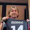 Bagno di folla per Modric: "Eppure a Milano ad agosto c'è poca gente... Vi aspetto...