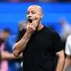 Mascherano perde il controllo: insulti all'arbitro ed espulsione. E lite con i tifosi...