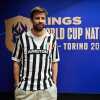 Piqué diventa... bianconero: maglia vintage della Juve alla finale del Mondiale della Kings