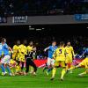 Napoli-Verona 2-2, frenata al Maradona: l’Inter scappa a +4. Polemiche sugli episodi...