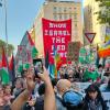 Manifestazione pro-Pal, attimi di tensione. Fischiato allo stadio l'inno israeliano...