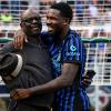 Inter, Thuram prende in giro papà Lilian: "Ho provato a farlo saltare, ma è juventino"...