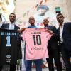Napoli, blitz al santuario di Maradona: maxi sequestro, chiusa la cappella di D10S...