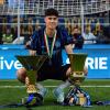 Bastoni, segnali di permanenza all'Inter: la reazione alla richiesta dei tifosi di...