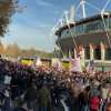 Alle 15 Torino-Monza. Ma prima la contestazione dei tifosi granata: le immagini fuori dallo stadio