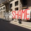 Striscione tifosi Milan fuori dall'hotel in cui soggiorna Cardinale: "Vai a casa:...