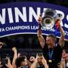 Luis Enrique commuove con la maglia dedicata alla figlia scomparsa. Tifosi PSG invadono...