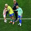 Il bello del calcio: Brasile eliminato, il figlio di Perisic va a consolare Neymar