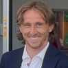 Modric arriva e ricorda una cosa fondamentale. E ce n'è un altro a braccetto con...