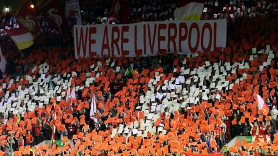 Liverpool campione, ad Anfield inizia la festa: cori e caroselli dei tifosi dei Reds
