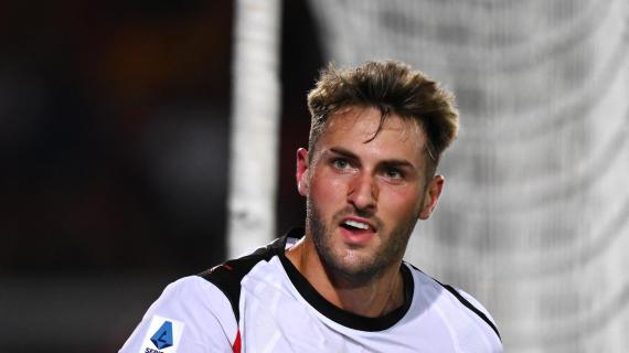 Niente Roma, Santiago Gimenez resta al Milan. L'agente sui social: "Sarà perché tifiamo"