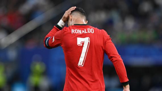 Ronaldo, che disastro! Calcia il rigore alle stelle al 96' e colpisce un tifoso in tribuna