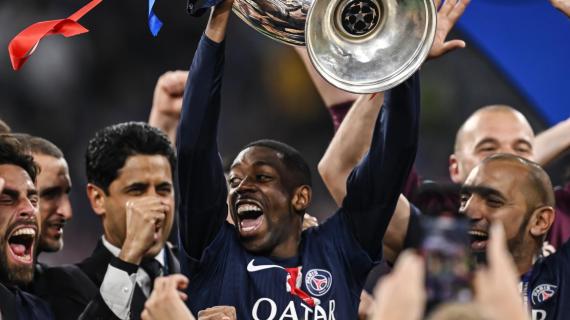 Dembelé non si separa mai dal Pallone d'Oro: "Da lunedì dormo con lui, non mi lascia più"