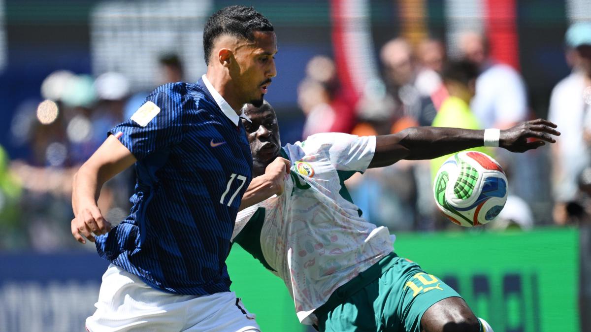 Francia, Saliba svela: "Fastidi alla schiena da mesi, ma il Mondiale è ogni 4 anni..."
