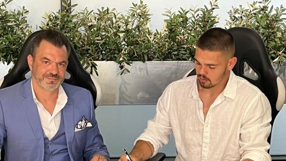 Kotarski firma con il PAOK
