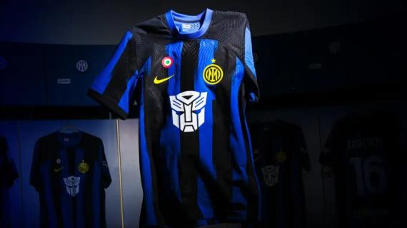 FOTO - Inter in versione "Trasformers" contro l'Udinese: le immagini della maglia nerazzurra