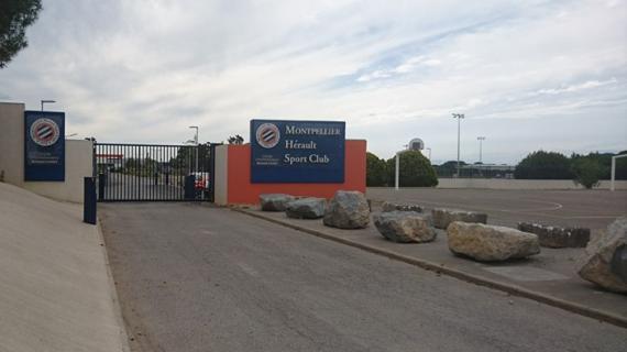 Clamoroso a Montpellier: petardo esplode vicino al portiere, gara sospesa e 4-2 a rischio