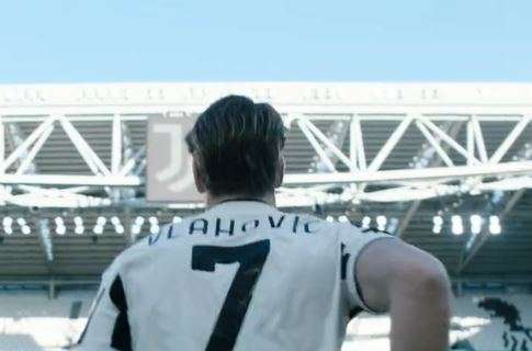 FOTO - Da CR7 a DV7: Dusan Vlahovic alla Juventus prende la 7 di Cristiano Ronaldo