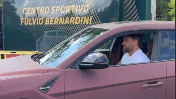 De Rossi era a Trigoria al momento dell'esonero. Abbracci, autografi e poi l'addio