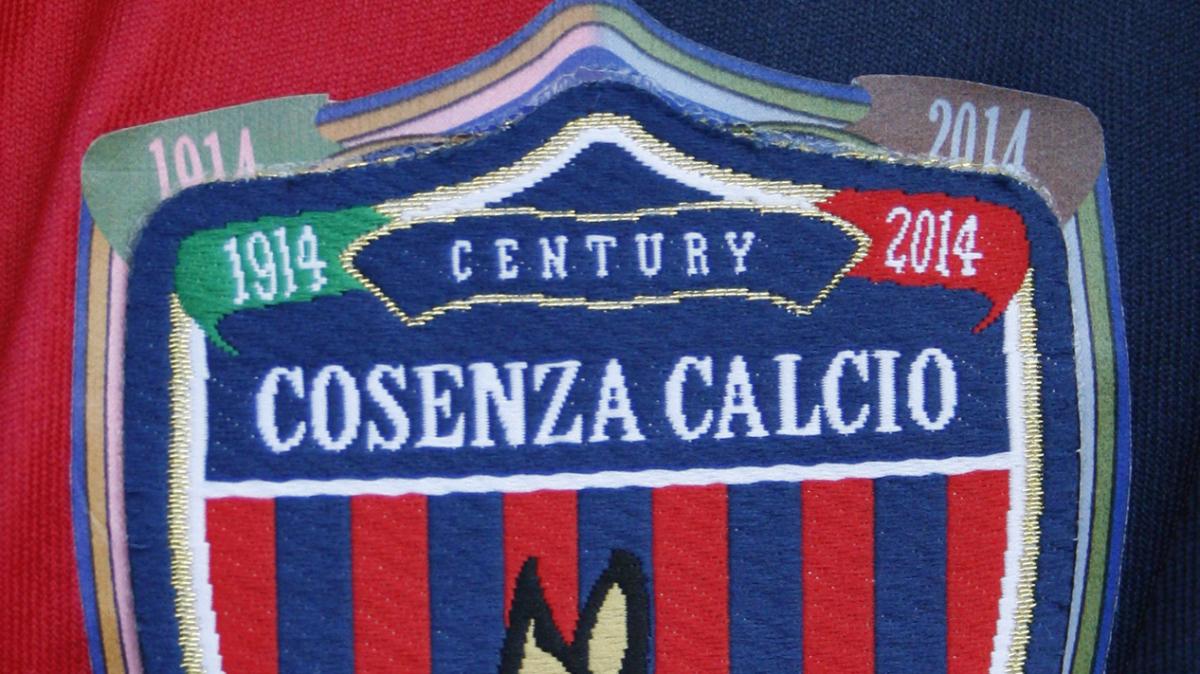 Il Cosenza si aspettava le dimissioni di Coppitelli. È arrivata solo una litigata con Lucioni