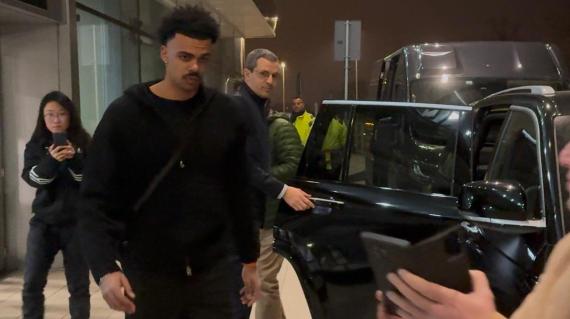 Juventus, ecco il difensore: è atterrato a Torino il portoghese Renato Veiga. Foto e video