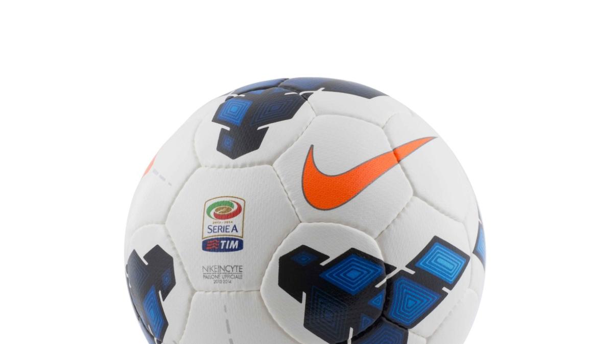 Nike, che guaio! "Piccoli difetti" sulle maglie per il Mondiale, l'azienda lavora per risolvere