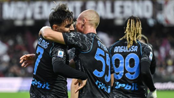 VIDEO - Il Napoli sbanca l'Arechi, con la Salernitana decidono Raspadori ed Elmas: gli highlights