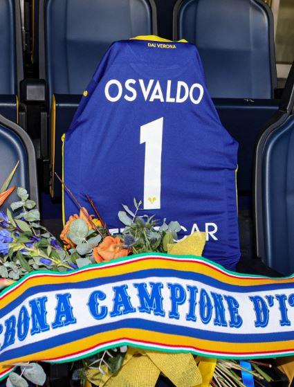 L'Hellas ricorda Osvaldo Bagnoli: maglia in tribuna d'onore e tanti striscioni dei tifosi