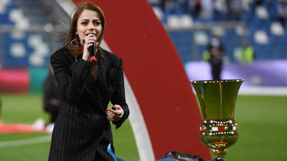 La hit di Annalisa diventa il coro "Fallitissima". E i genoani la invitano a Marassi