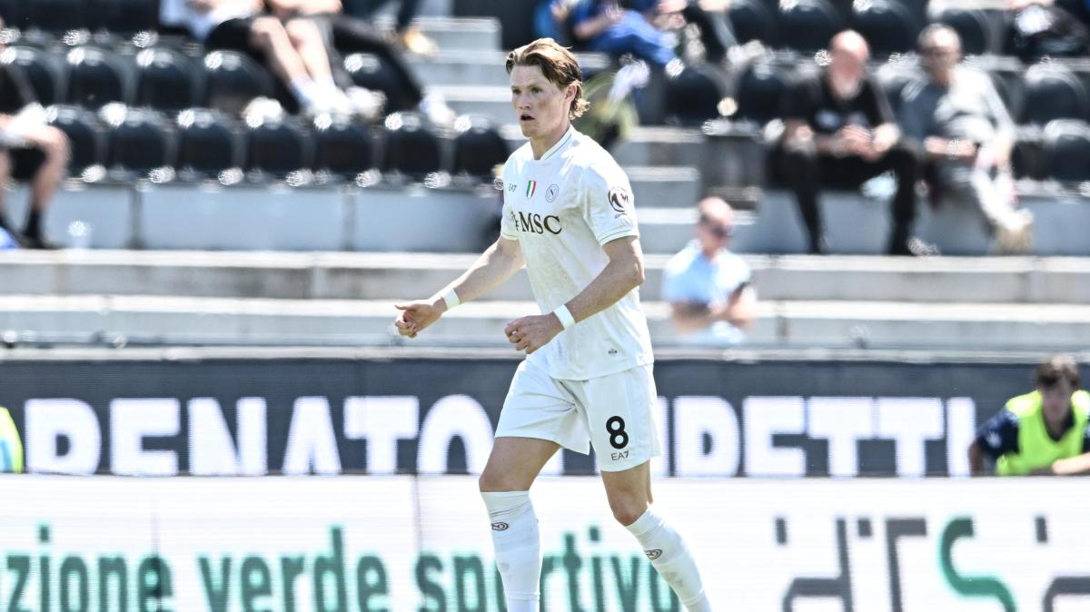 La Banca di Scozia omaggia McTominay per i Mondiali: il suo volto su una banconota