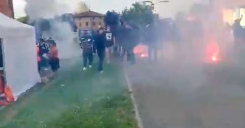 TMW - Atalanta-Juventus, cori e fumogeni dei tifosi fuori dal Mapei Stadium