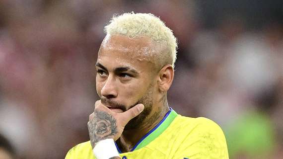 Da Kakà a Ronaldo e Cafu: quanti assenti al capezzale di Pelé. Per Neymar niente permesso
