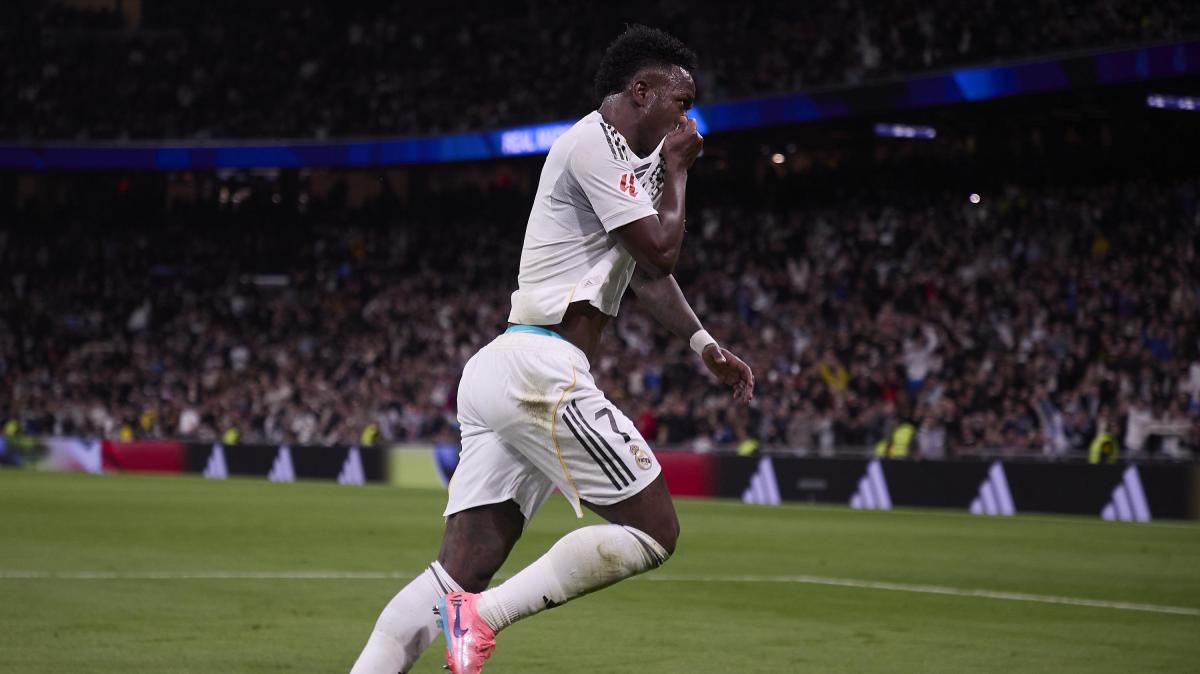 Un tifoso del Benfica ha lasciato delle banane vicino a una foto di Vinicius nel museo del Real