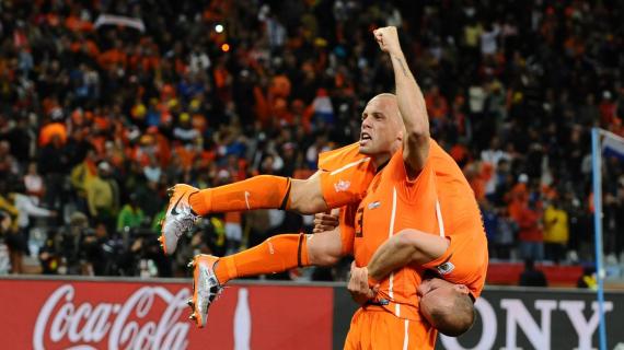 Ajax, Heitinga chiede rinforzi al suo vecchio club. Obiettivo Jaros per la porta