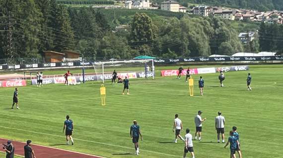 In attesa che si sblocchi l'affare col PSG, Osimhen torna ad allenarsi col Napoli a Dimaro