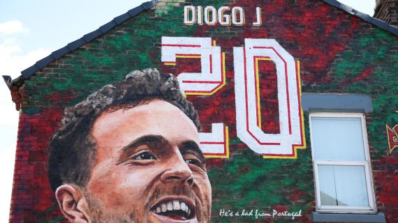 Milan in campo contro il Liverpool nel ricordo di Diogo Jota. Leao gli dedica il gol