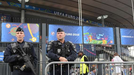 Parigi, notte di scontri tra tifosi e polizia dopo il ko contro il Bayern