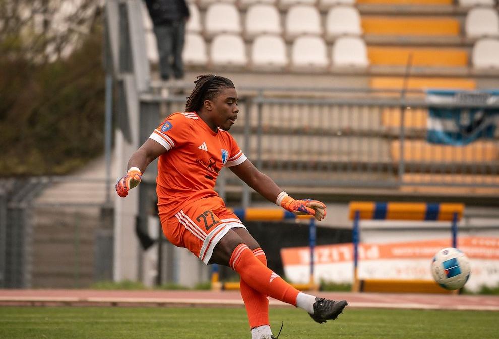 Tchokokam dalla Serie D alla Nazionale. Convocato dal Congo under 23 per Tolone