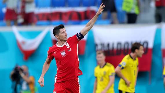 Primo gol in un Mondiale per Lewandowski: anche la UEFA celebra il traguardo del polacco