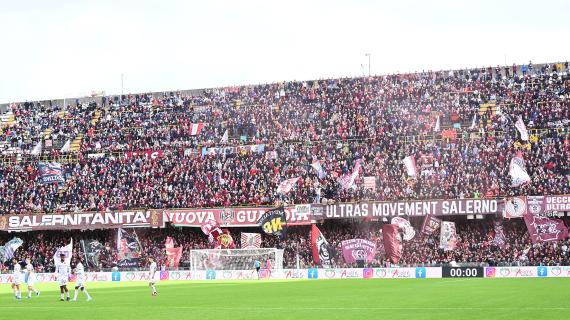 Salernitana, la rivoluzione societaria non placa i tifosi: "Rosa largamente incompleta, cedete il club"