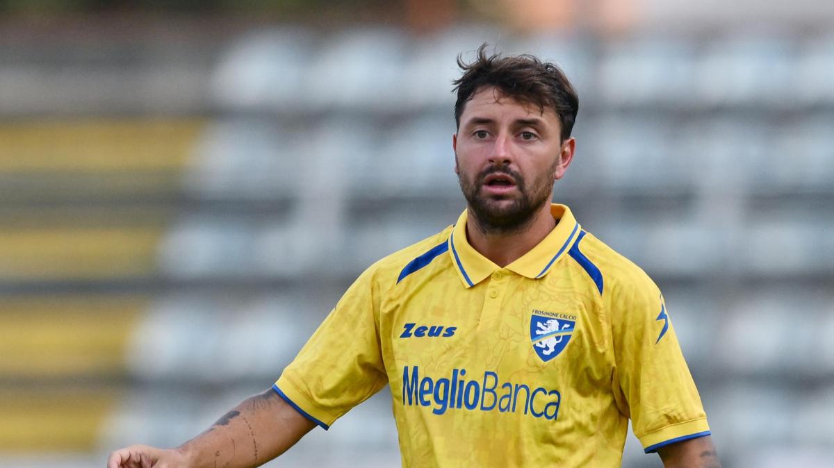 Frosinone, i numeri di maglia 2026/27: la 10 a Schmid, Calò con la 14 e 9 a Raimondo