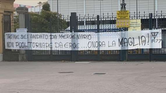Parma, i tifosi a Buffon: "Te ne sei andato da mercenario, non puoi tornare da eroe"