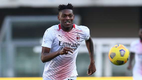 Milan, tutto facile a Bologna: Leao-Calabria, rossoneri avanti di due gol e un uomo. 2-0 al 45’