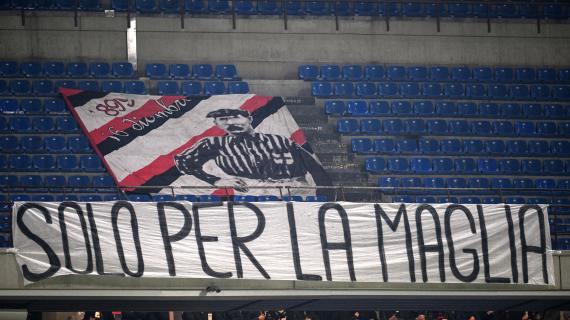 "Solo per la maglia" e la Curva vuota per 15': le immagini della protesta contro il Milan