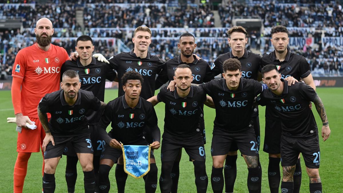 Il Napoli non va oltre lo 0-0 col Parma, Il Mattino in apertura: "Azzurro pallido"