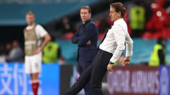 Azzurri a Londra, applausi dei tifosi davanti all'hotel al momento dell'arrivo