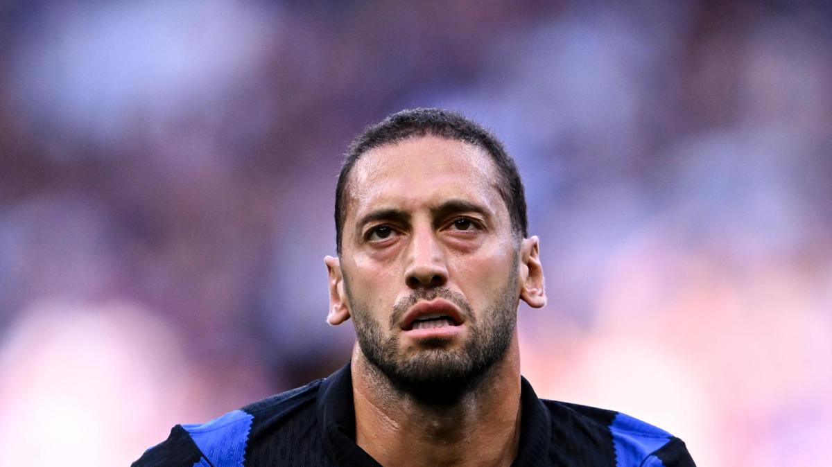 Calhanoglu, che beffa: a forte rischio per Roma-Inter. Gli esami chiariranno l'infortunio