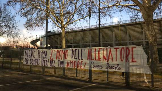 FOTO - Il saluto dei tifosi della Fiorentina a Prandelli: "Viene prima l'uomo dell'allenatore"