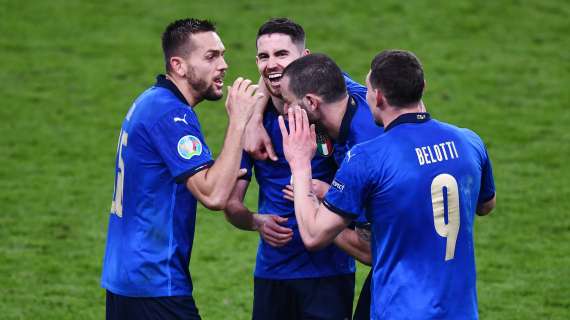 Undici metri di felicità. Corriere dello Sport: "Italia in finale, il sigillo è di Jorginho"